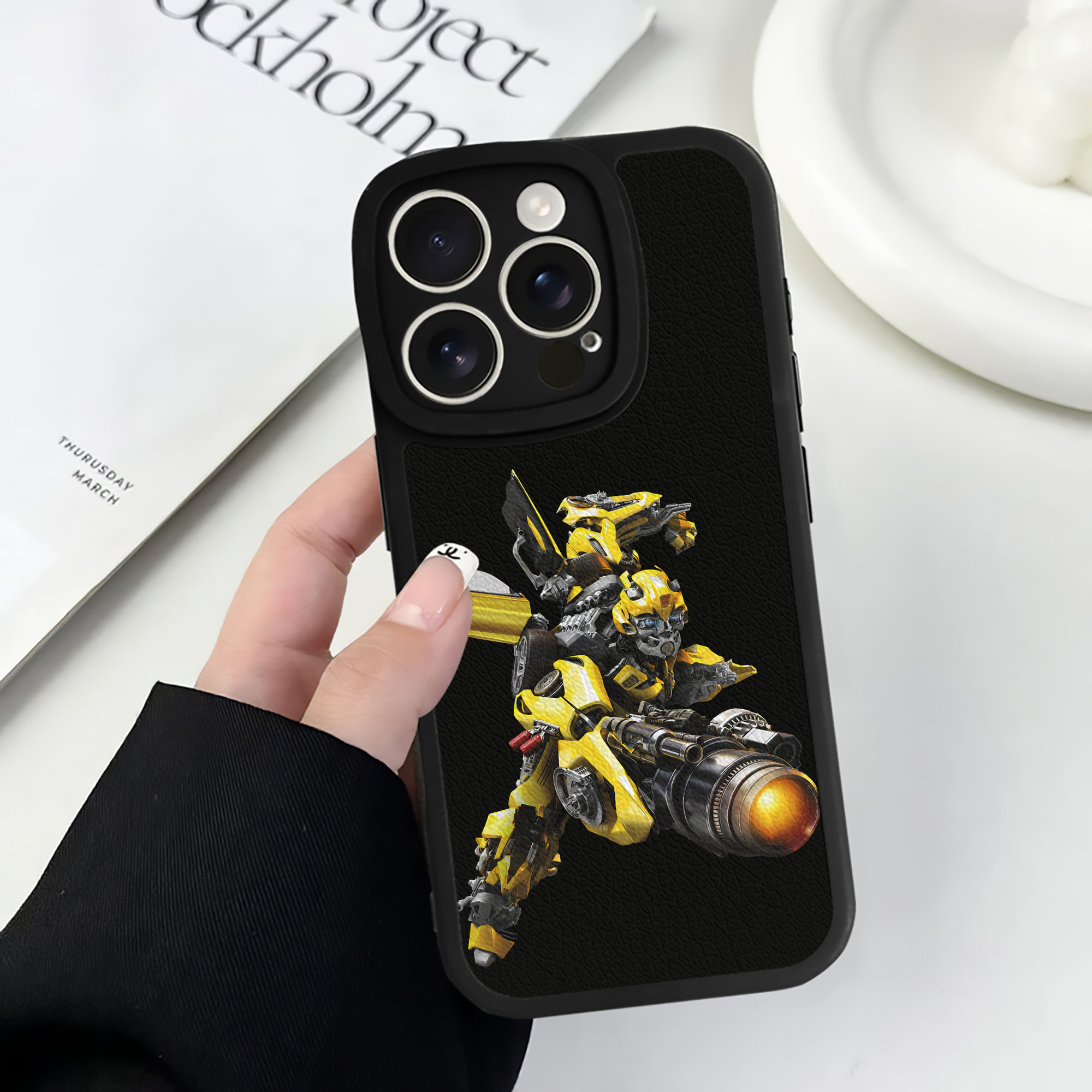 （画像用） Transformers トランスフォーマー 【iPhone 16シリーズ対応】シリコンスマホケース（レザー調） 材質：シリコン